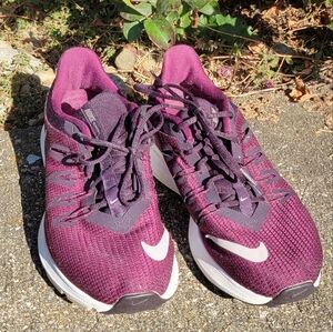 Nike, 8.5, deep magenta color, running shoe